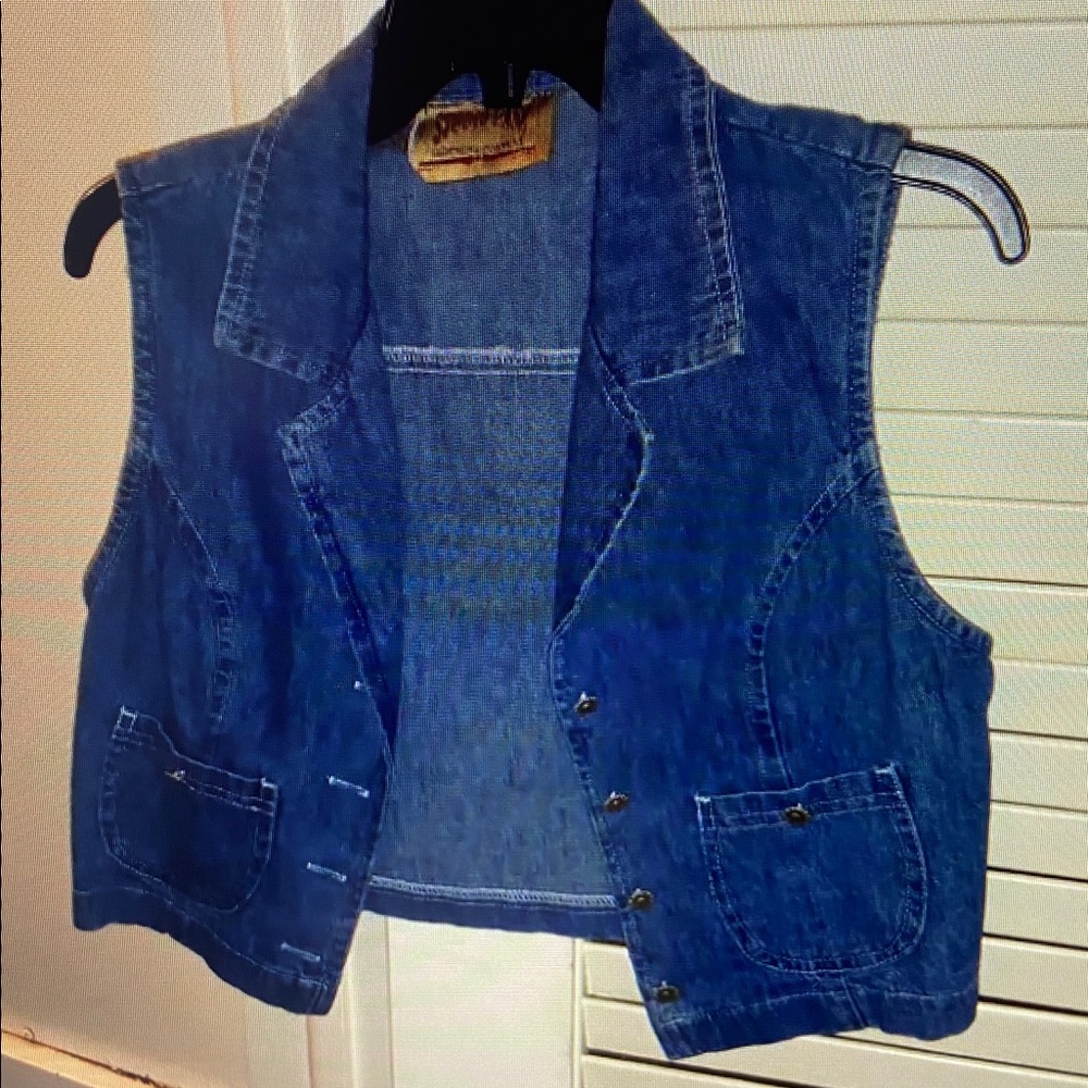 Great vest to go with most anything, tops,dresses etc.